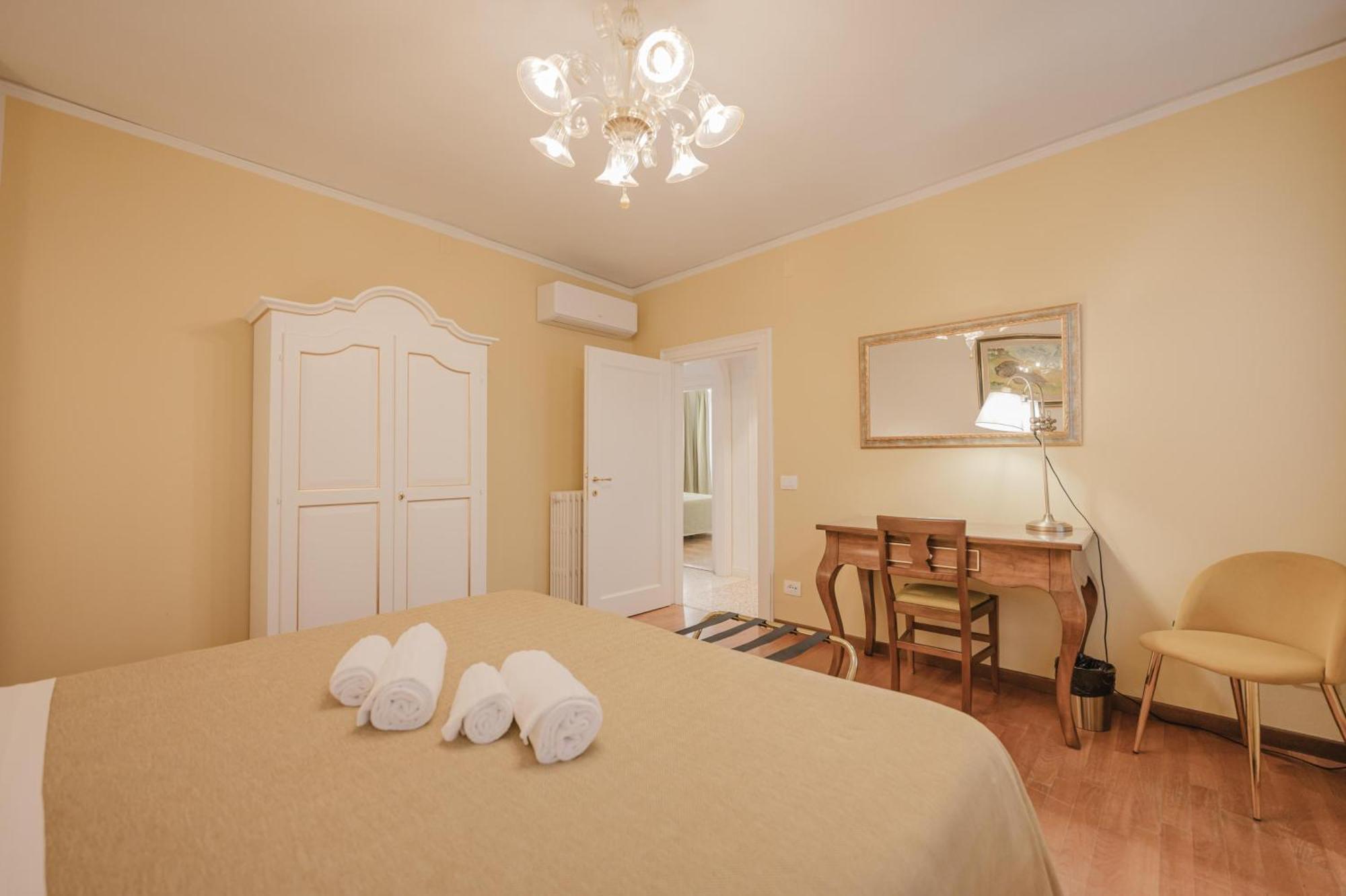 Santo Stefano Palace Apartment Venice