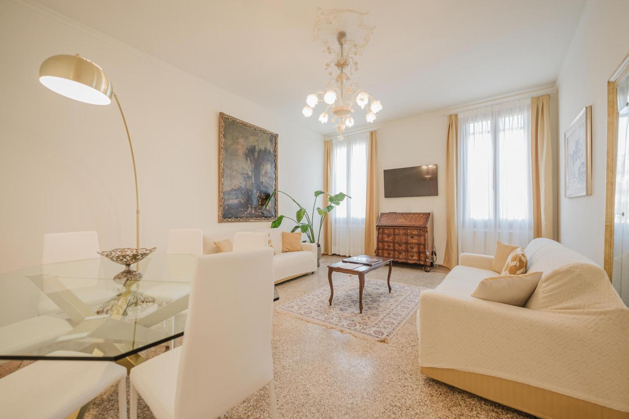 Santo Stefano Palace Apartment Venice
