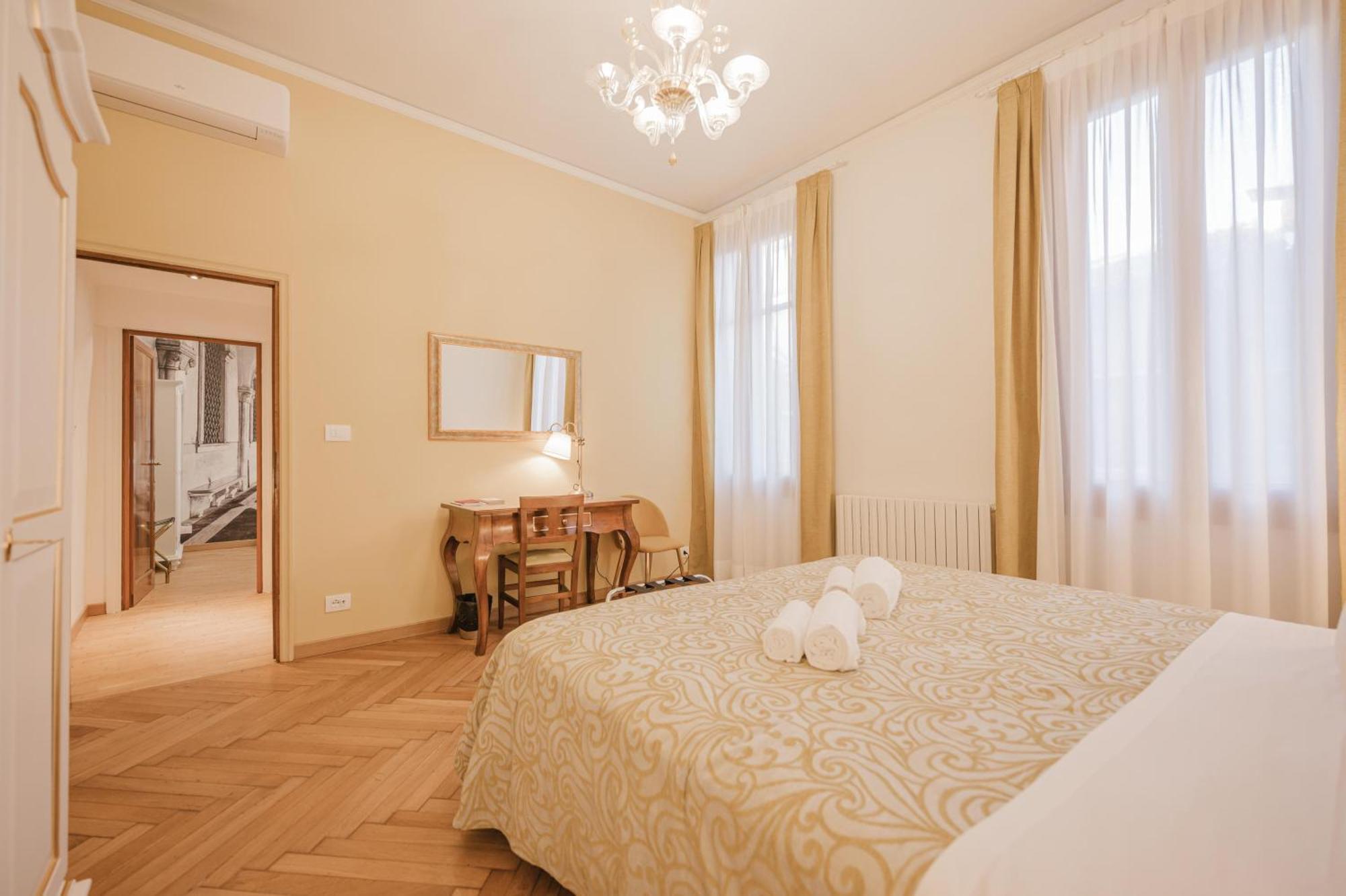 Apartment Santo Stefano Palace Venice