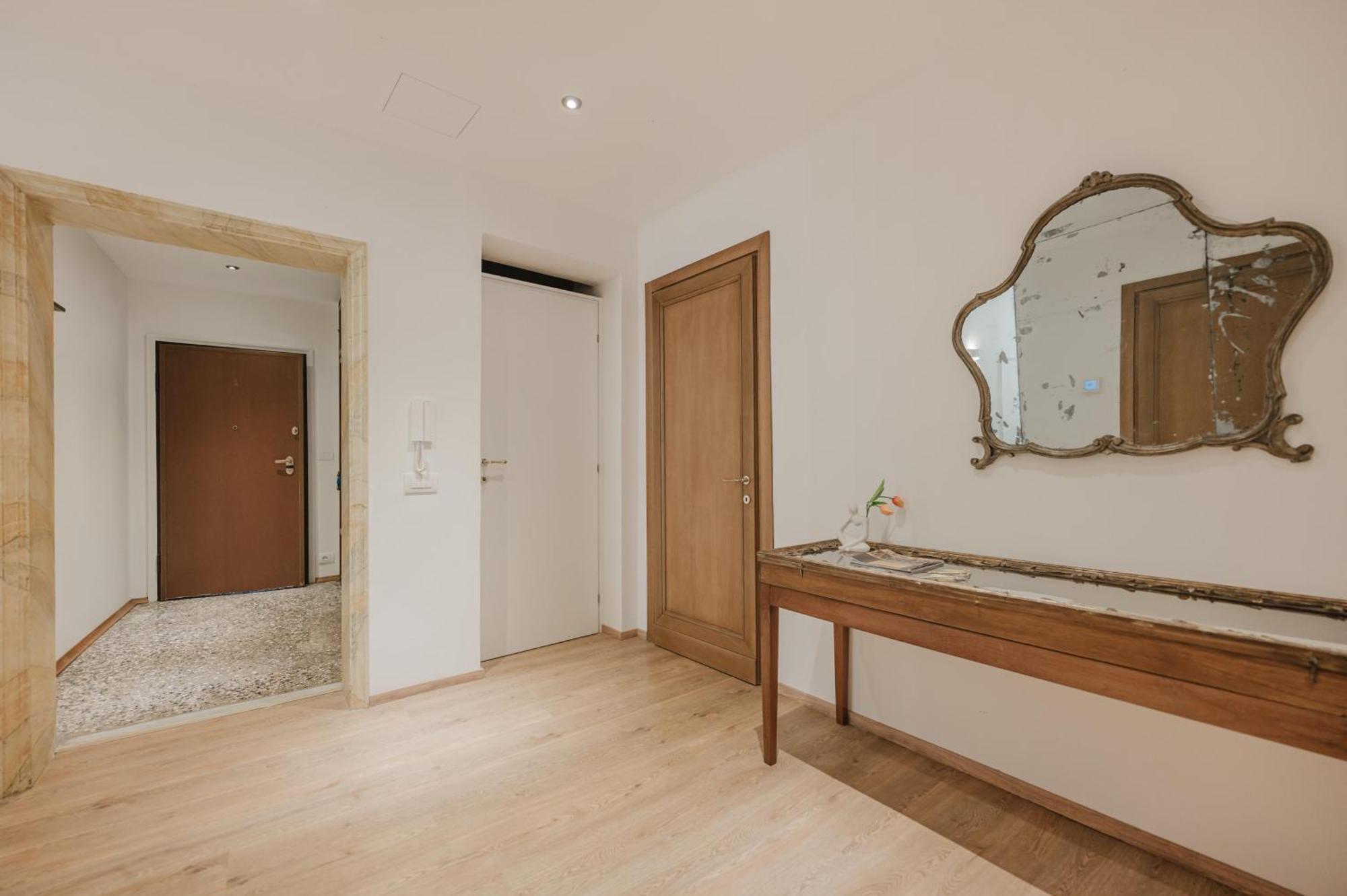 Santo Stefano Palace Apartment Venice