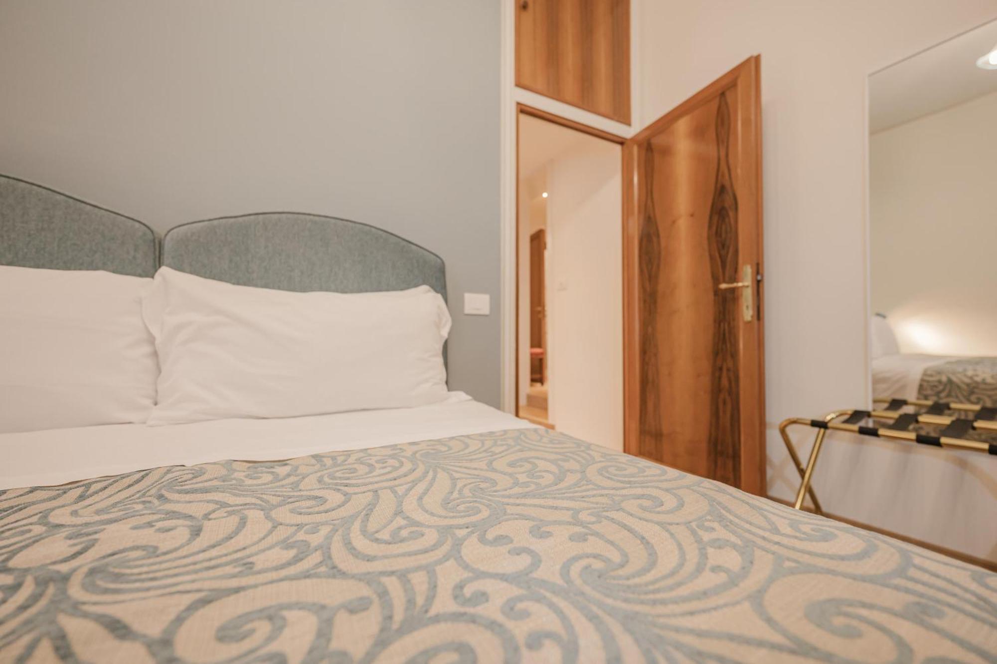 Santo Stefano Palace Apartment Venice